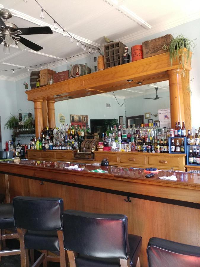 The Burlington Hotel & Bar - Alma Wi Extérieur photo