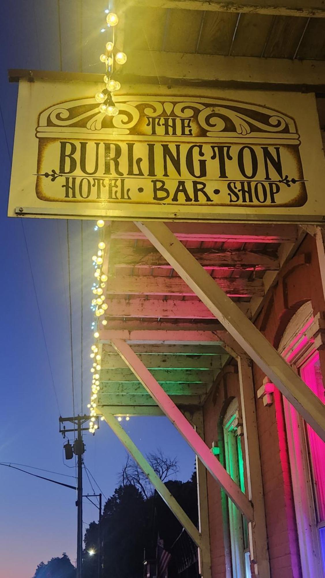 The Burlington Hotel & Bar - Alma Wi Extérieur photo